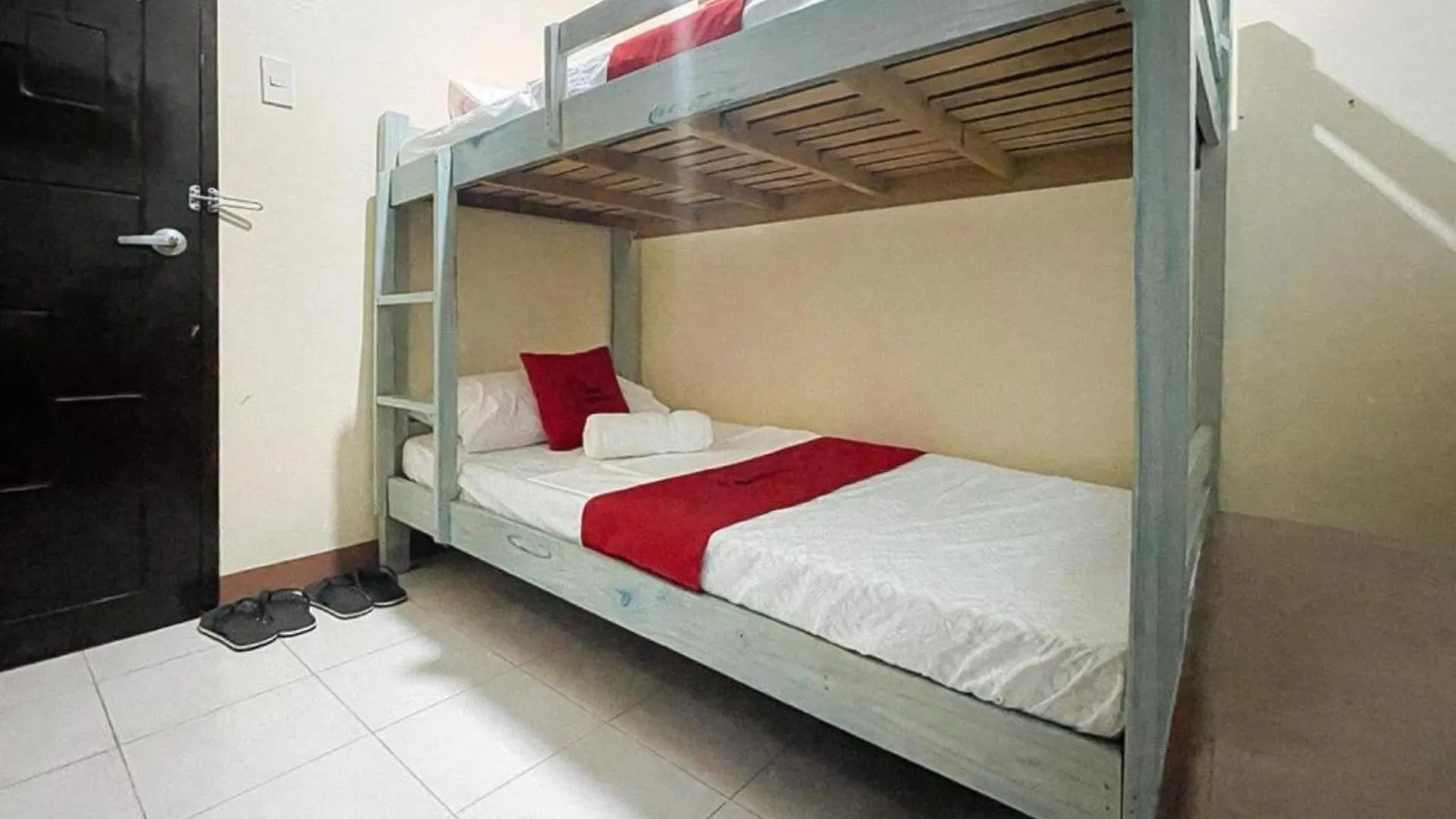 RedDoorz @ Cion Suites Mintal Davao 2*,